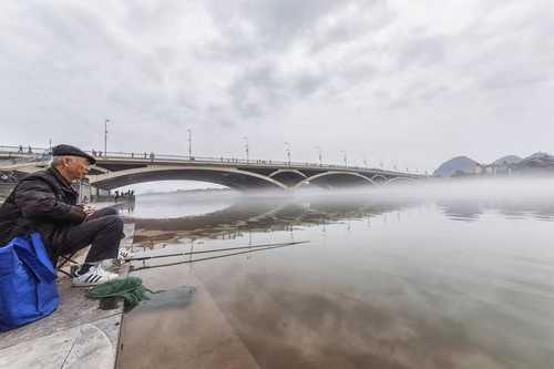 桂林雨天钓鱼怎么样，桂林雨天钓鱼怎么样好钓吗-第1张图片-平阳县乌魄百货商行