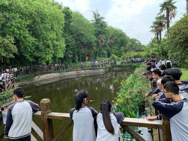 职高老师钓鱼怎么样，职高的老师怎么样！-第2张图片-平阳县乌魄百货商行