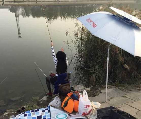 女人钓鱼心态怎么样，女人钓鱼怎么写说说！-第1张图片-平阳县乌魄百货商行